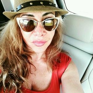 Meet your Posher, Martha